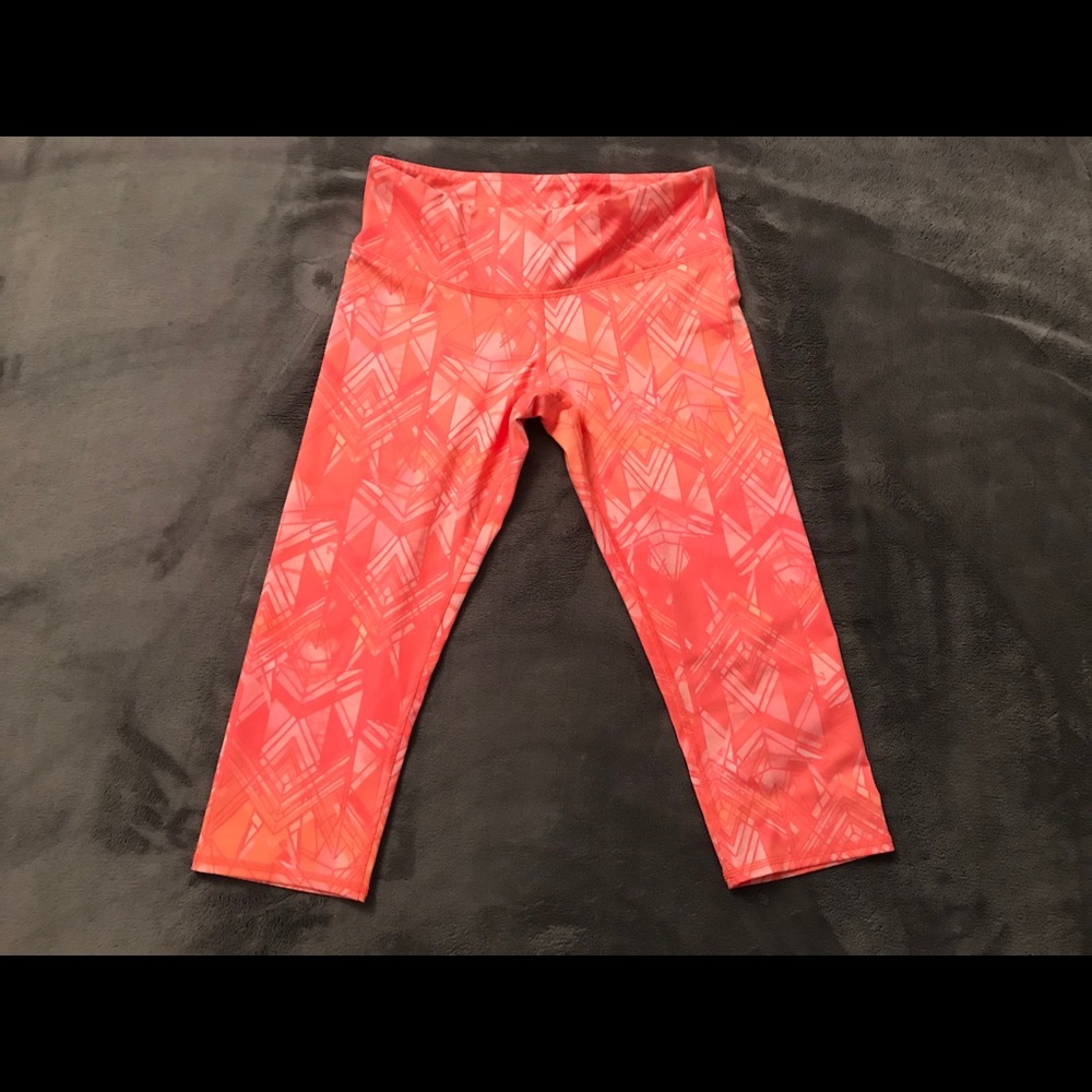 Alo Yoga mid waist Capri size S